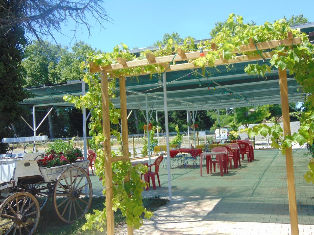 Hotel Le Relais De La Rn7 Châteauneuf-du-Rhône Exterior foto