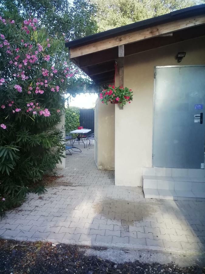 Hotel Le Relais De La Rn7 Châteauneuf-du-Rhône Exterior foto